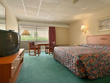 Super 8 Pittston Hotel Room photo